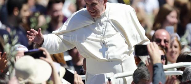 El papa le lavó los pies a un argentino preso en Roma : : El ... - ellitoral.com El papa le lavó los pies a un argentino preso en Roma : : El ... - ellitoral.com