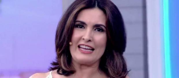 Fatima Bernardes é flagrada na praia Fatima Bernardes é flagrada na praia