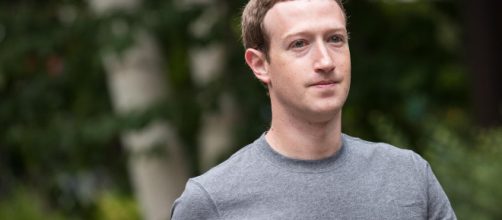 Momento di difficoltà per il fondatore di Facebook Mark Zuckerberg - cbsnews.com