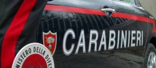 Roma: carabinieri inseguono un'autovettura e sparano accidentalmente a una madre e una figlia.