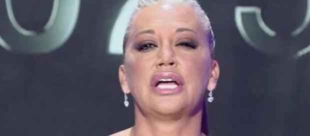 Belén Esteban pierde los papeles en Sálvame. Belén Esteban pierde los papeles en Sálvame.