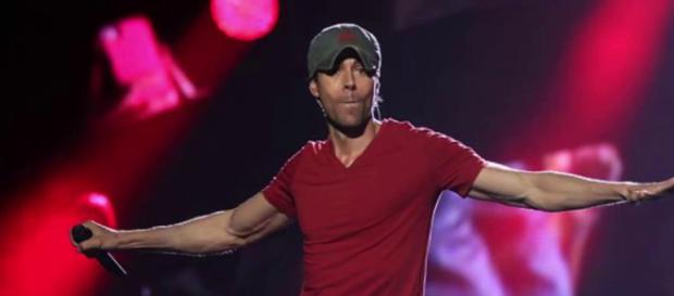Enrique Iglesias dio un emotivo mensaje en pleno concierto Enrique Iglesias dio un emotivo mensaje en pleno concierto