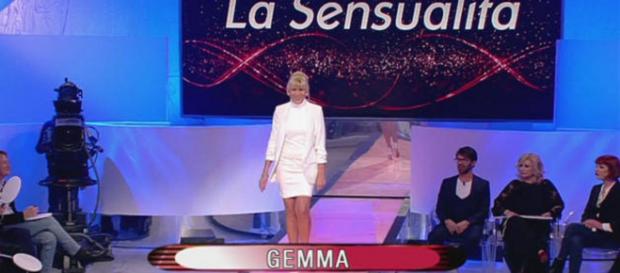Gemma sfila con l'abito indossato da Sharon Stone Gemma sfila con l'abito indossato da Sharon Stone