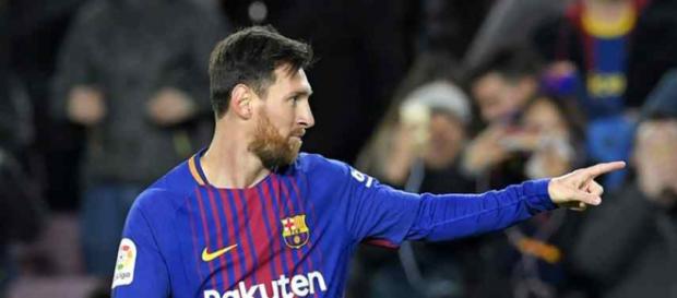 Leo Messi aponta para outra direção Leo Messi aponta para outra direção