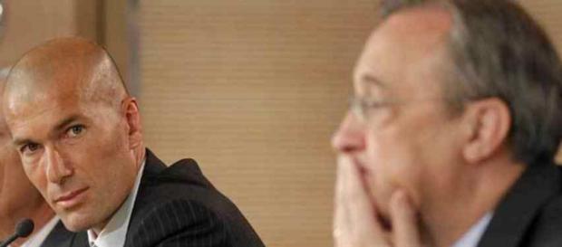 Zidane com o presidente Florentino Pérez Zidane com o presidente Florentino Pérez