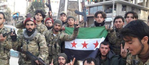 Rebeldes sirios y militares turcos entran en la ciudad siria de Afrin