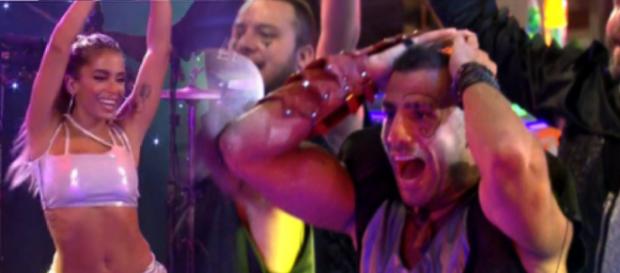 Anitta agitou a festa no BBB18, nesta última sexta-feira (16). Anitta agitou a festa no BBB18, nesta última sexta-feira (16).