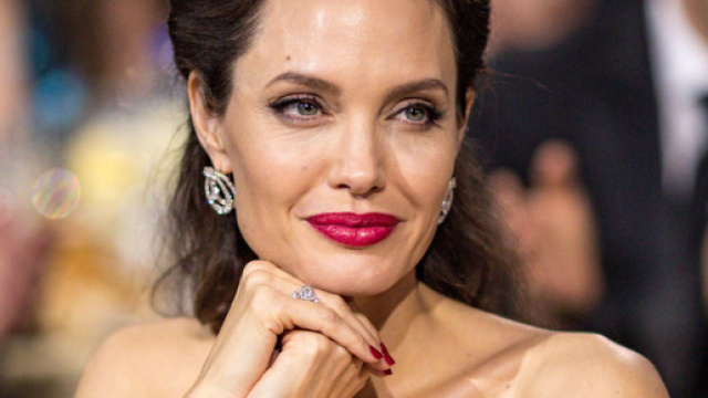 Pare che Angelina Jolie abbia un nuovo fidanzato, molto più giovane di lei.