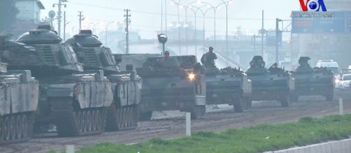 Tanques turcos dirigiéndose a Afrin