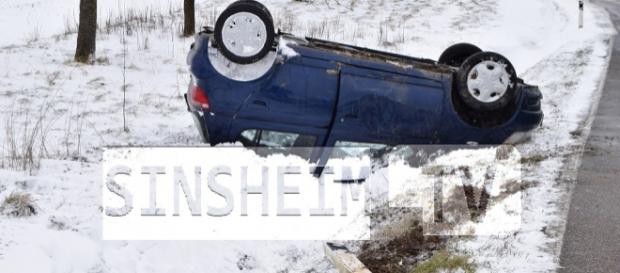 Der PKW landete nach dem Unfall im Graben. Foto: SinsheimTV/Buchner Der PKW landete nach dem Unfall im Graben. Foto: SinsheimTV/Buchner