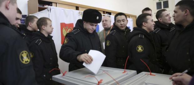 Pendant 18 ans, les russes ont voté Vladimir Poutine et ne le regrettent pas. Pendant 18 ans, les russes ont voté Vladimir Poutine et ne le regrettent pas.
