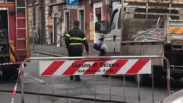 Comune di Catania - Un piano terra di una palazzina di via Sacchero è esploso per una fuga di gas
