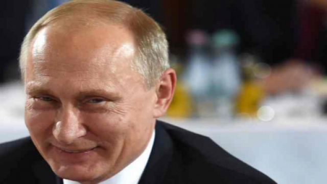 Cr&eacute;dit&eacute; d'environ 70% des intentions de vote, Vladimir Poutine est assur&eacute; de rester en t&ecirc;te de la Russie