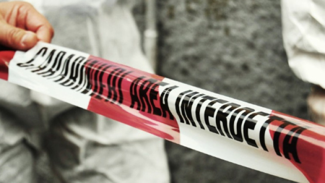 Si intrufola in un appartamento: ladro scopre un cadavere