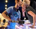 Katy Perry roba beso a concursante de American Idol