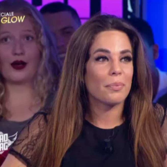 Kim Glow : l'exhibo est de retour ! - public.fr