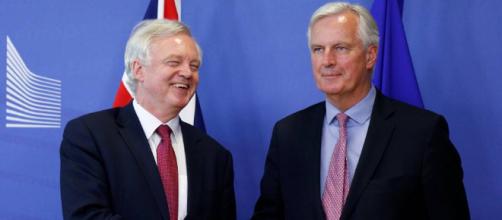 La UE y el Reino Unido alcanzan un acuerdo sobre el "brexit"