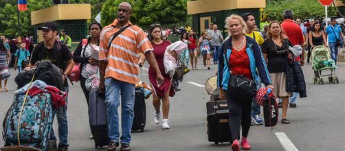 en Venezuela: Venezolanos cruzan en masa a Colombia por miedo a ... - semana.com