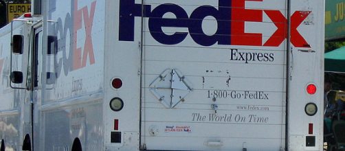 FedEx Truck by Coolcaesar at Wikipedia Commons