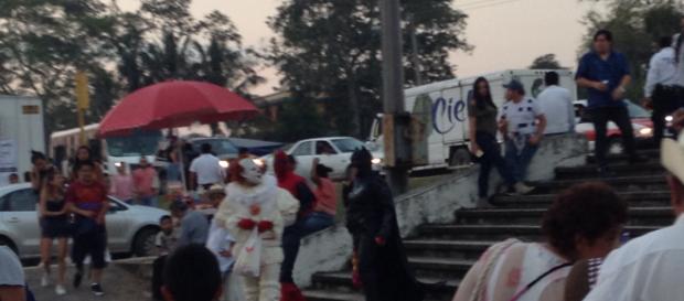 Batman y el payasito Pennywise se dieron cita en el Festival de la Identidad de Tajín. Batman y el payasito Pennywise se dieron cita en el Festival de la Identidad de Tajín.