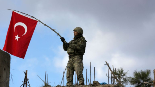 Siria, i turchi entrano ad Afrin, i curdi: 'Ci sono anche jihadisti'