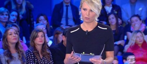 C'è Posta per Te : frasi razziste in puntata, maria de filippi si indigna