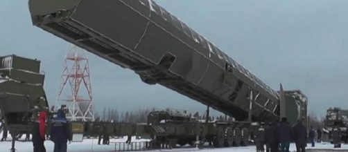 Putin presenta un nuovo missile nucleare non intercettabile
