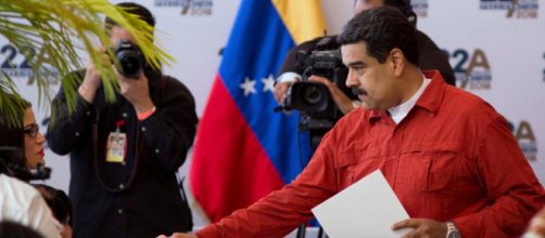 Venezuela retrasa las elecciones presidenciales para mayo