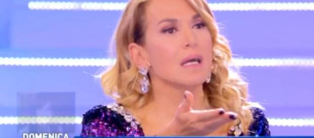 Barbara D'Urso ascolta una prova shock sulla bufera droga Barbara D'Urso ascolta una prova shock sulla bufera droga