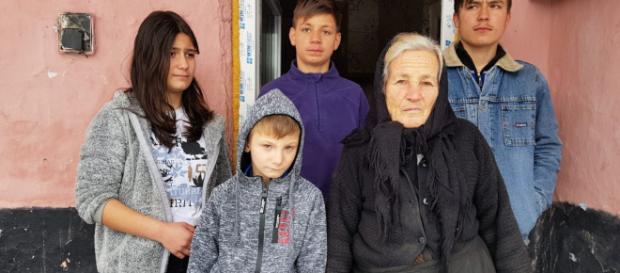 Frații Cornea sunt crescuți din pensia de 520 de lei a bunicii Frații Cornea sunt crescuți din pensia de 520 de lei a bunicii
