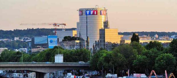 Le Groupe TF1 veut désormais faire payer ses opérateurs pour diffuser ses chaînes gratuites. Canal+ contre-attaque ! Le Groupe TF1 veut désormais faire payer ses opérateurs pour diffuser ses chaînes gratuites. Canal+ contre-attaque !