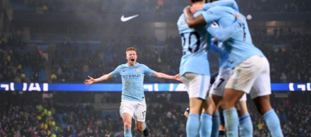 Manchester City produjo una brillante actuación para vencer al Arsenal por segunda vez en cinco días y ampliar su ventaja en la parte superior Manchester City produjo una brillante actuación para vencer al Arsenal por segunda vez en cinco días y ampliar su ventaja en la parte superior