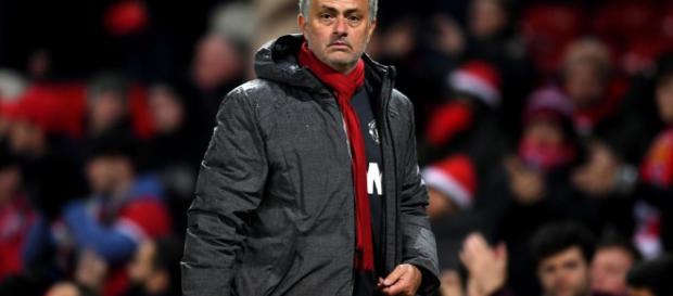 Mourinho mantiene al United en el segundo lugar de la premier Mourinho mantiene al United en el segundo lugar de la premier