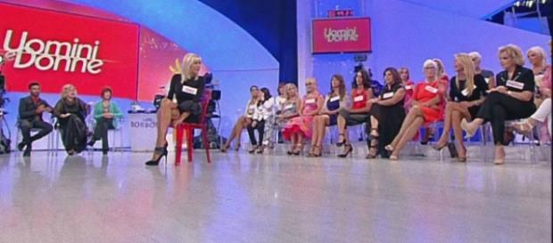 Uomini e Donne, una dama del Trono Over ha avuto un incidente. Uomini e Donne, una dama del Trono Over ha avuto un incidente.