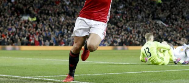Zlatan Ibrahimovic a la decision de seguir o no en el Manchester United Zlatan Ibrahimovic a la decision de seguir o no en el Manchester United