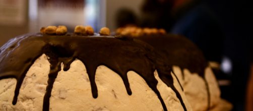 Zuccotto di Pasqua con cioccolato fondente e panna fresca