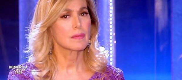 Barbara D'Urso furiosa con il paparazzo a 'Domenica Live' - today.it Barbara D'Urso furiosa con il paparazzo a 'Domenica Live' - today.it