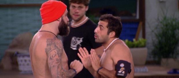 Caruso e Kaysar brigam e tudo acaba em confusão Caruso e Kaysar brigam e tudo acaba em confusão