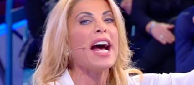 Gossip Uomini e Donne, Anna Tedesco irritata. Gossip Uomini e Donne, Anna Tedesco irritata.