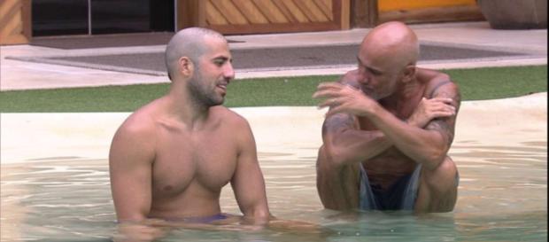 Kaysar precisará cumprir o desafio proposto, se quiser incomodar os brothers à noite Kaysar precisará cumprir o desafio proposto, se quiser incomodar os brothers à noite