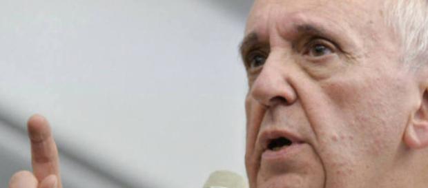 O Papa Francisco pede respeito e igualdade aos homossexuais, e quer gays frequentando as igrejas católicas O Papa Francisco pede respeito e igualdade aos homossexuais, e quer gays frequentando as igrejas católicas