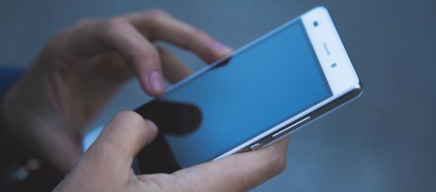 Un teléfono móvil explota en las manos de un joven en Vigo - Voltaico - lavozdegalicia.es Un teléfono móvil explota en las manos de un joven en Vigo - Voltaico - lavozdegalicia.es