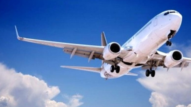 Pilota e passeggeri aiutano il medico a salvare Amina