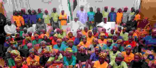 Nigeria confirma liberación de un centenar de niñas secuestradas por Boko Haram