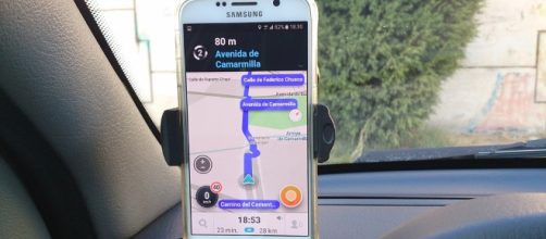 La sociedad dependiendo de las APPS: Como Google Maps o Waze y otros más