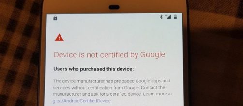 Screenshot del messaggio di errore che compare se il proprio dispositivo Android non è certificato da Google