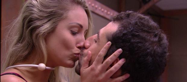Jéssica e Kaysar se beijam no BBB18 Jéssica e Kaysar se beijam no BBB18