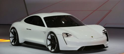 El primer auto eléctrico de Porsche ya tiene fecha de salida | FYI ... - fyinews.tv