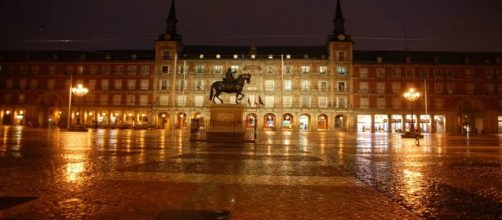 Plaza Mayor de Madrid, de noche.