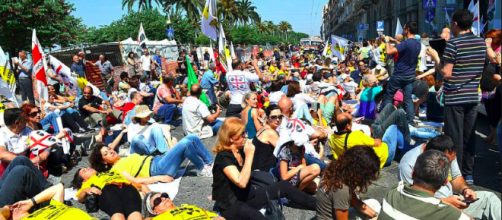 Sit-in di protesta sotto la sede della Regione Sardegna a Cagliari, contro le scorie nucleari.